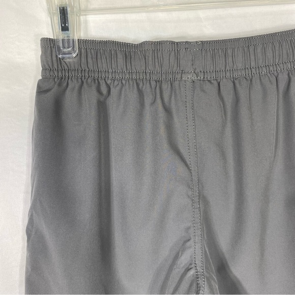 Gap Kids Mesh Lined Gray Performance Shorts - Picture 6 of 7